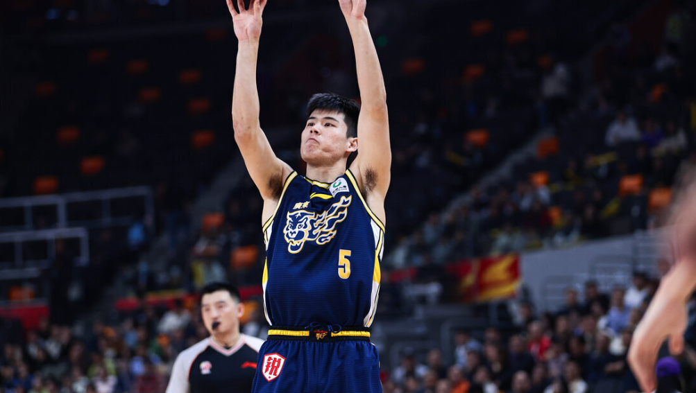 开云官网-看了焦泊乔被杜锋挥拳臭骂的惨状，才知道，家政为什么一直是替补