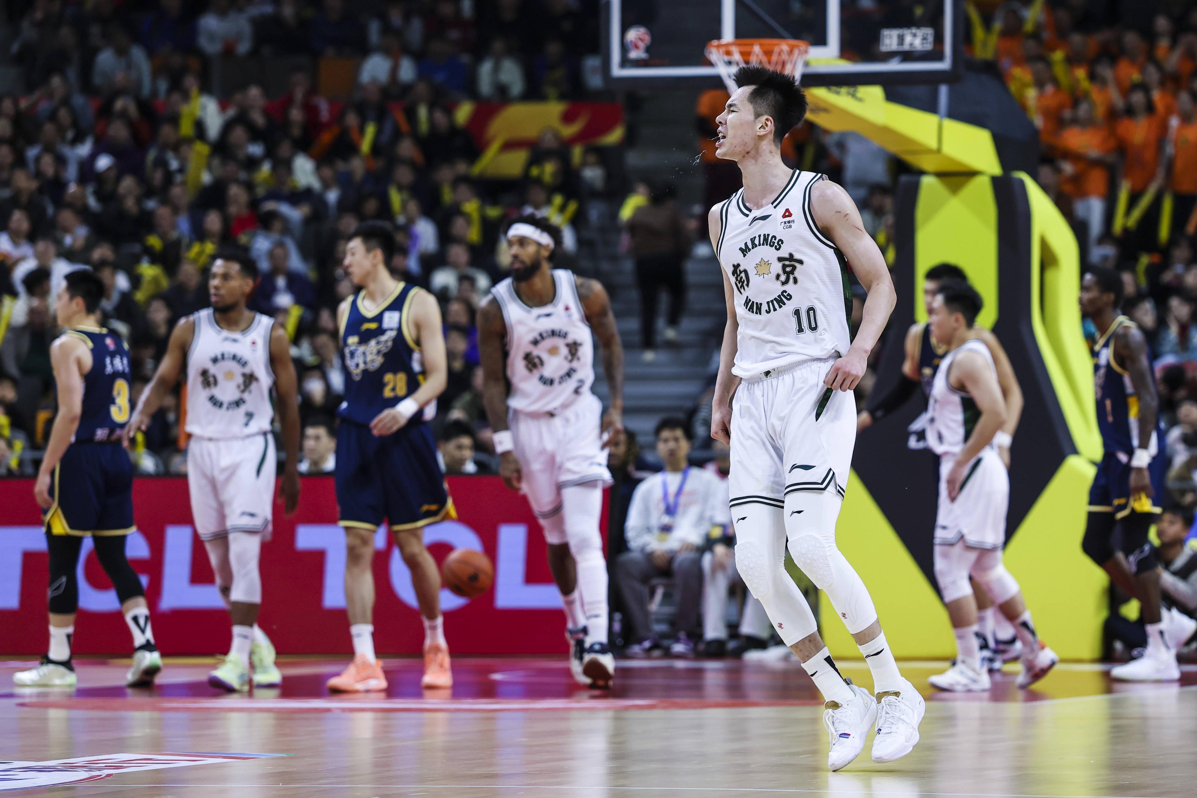 开云体育入口-垃圾时间失序酿闹剧，联盟重罚树底线，处罚尺度争议背后藏联赛